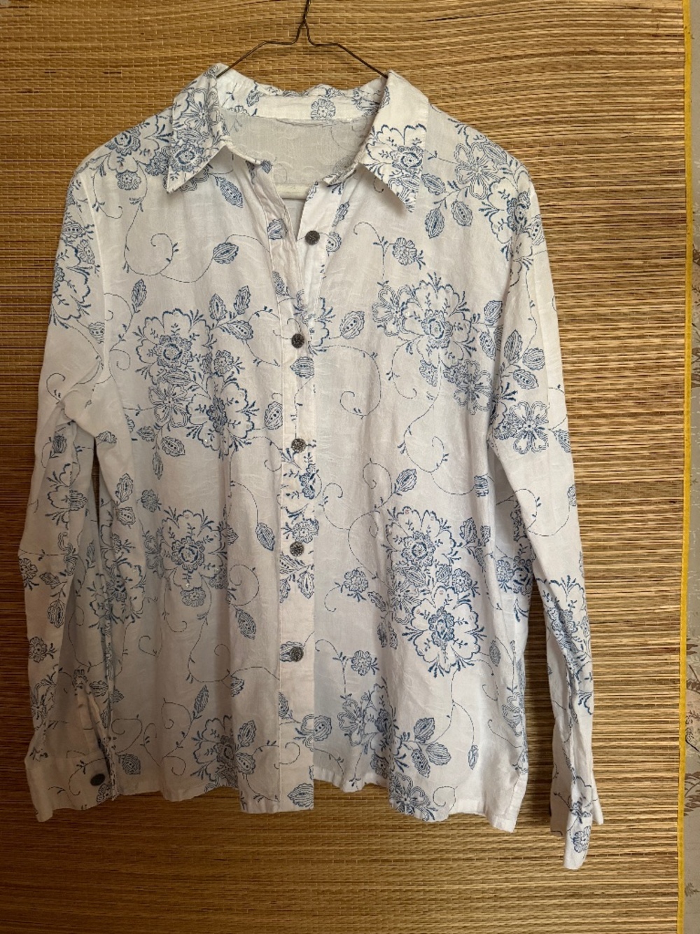 Lightweight Coastal Cowgirl Vibes Shirt White & Blue Floral, Metal Buttons Sz L